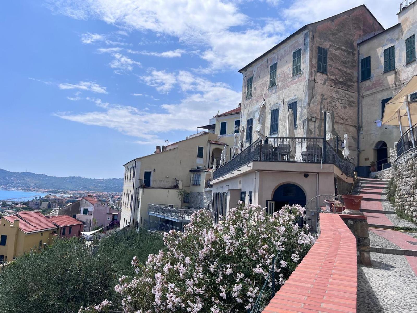 La Finestra Sul Borgo Bed and Breakfast Cervo Exteriör bild
