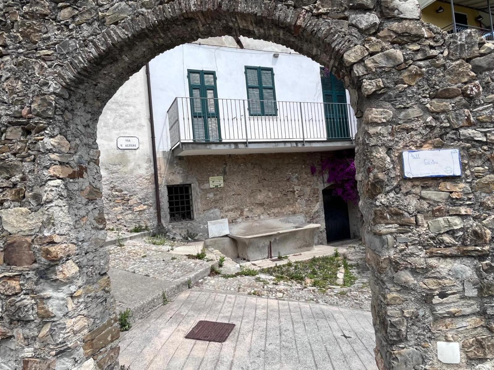 La Finestra Sul Borgo Bed and Breakfast Cervo Exteriör bild